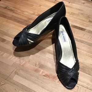 Steve Madden “Banks” peep toe wedge heel. 9.5